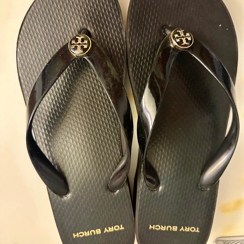 Tory Burch rubber printed flip flops, size 7